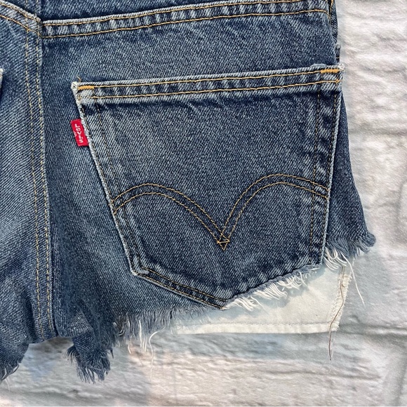 Levi’s Women’s 27” Cut Off Super Short Upcycled Repurposed Denim Shorts - Picture 5 of 7